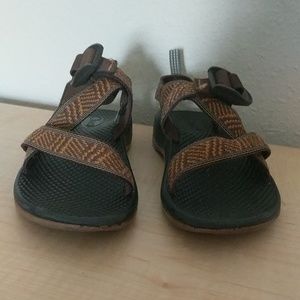 Kids boy chacos size 13